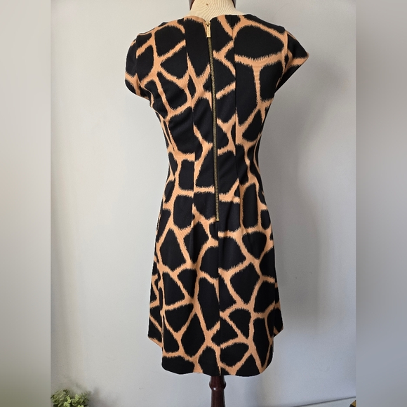 Michael Kors Fit and Flare Giraffe Print Dress. Size 2 - Picture 7 of 13